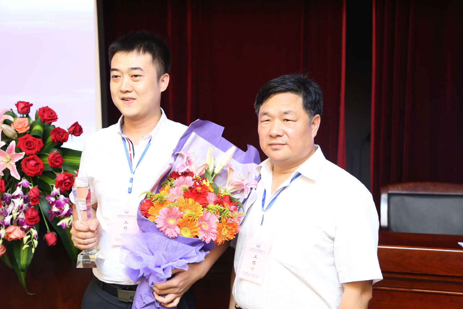 億誠項目管理-2014年優秀員工劉航 億誠項目管理-2014年優秀員工劉航