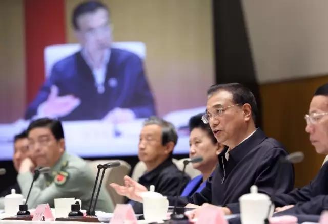 2016年5月9日,李克強(qiáng)出席全國推進(jìn)簡政放權(quán)放管結(jié)合優(yōu)化服務(wù)改革電視電話會議并講話。 2016年5月9日,李克強(qiáng)出席全國推進(jìn)簡政放權(quán)放管結(jié)合優(yōu)化服務(wù)改革電視電話會議并講話。