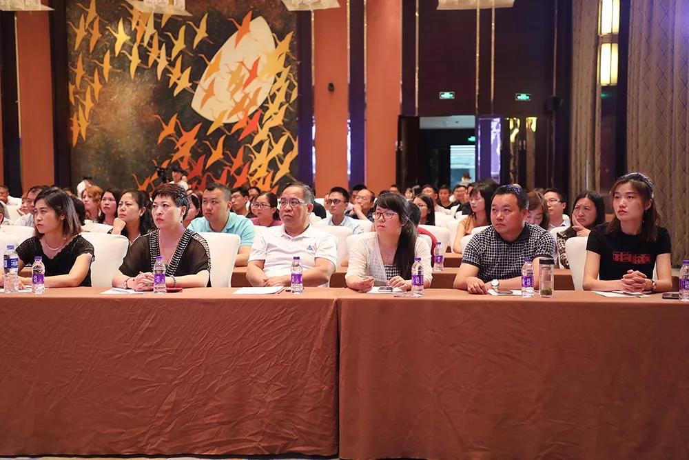 分公司參會代表認真聆聽 分公司參會代表認真聆聽