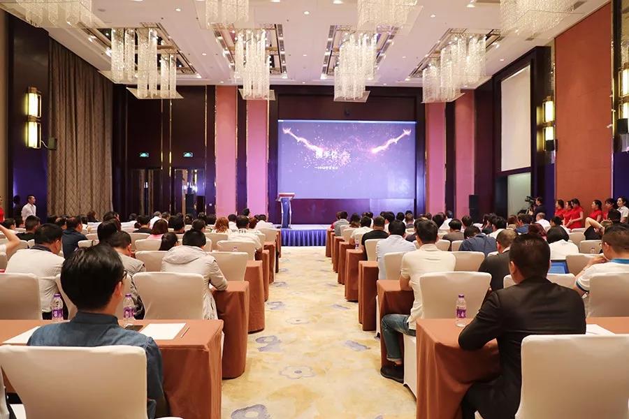 現場來賓觀看公司宣傳片 現場來賓觀看公司宣傳片