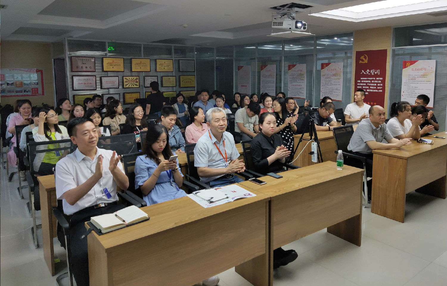 億誠詩歌朗讀比賽 億誠詩歌朗讀比賽