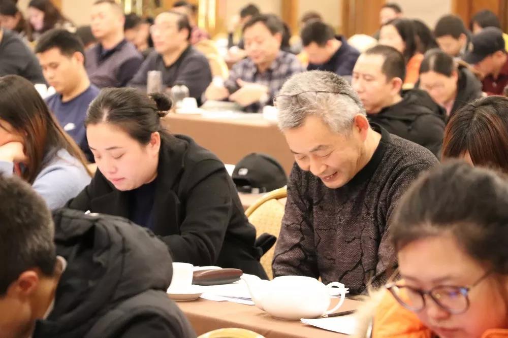 億誠公司領導出席會議 億誠公司領導出席會議