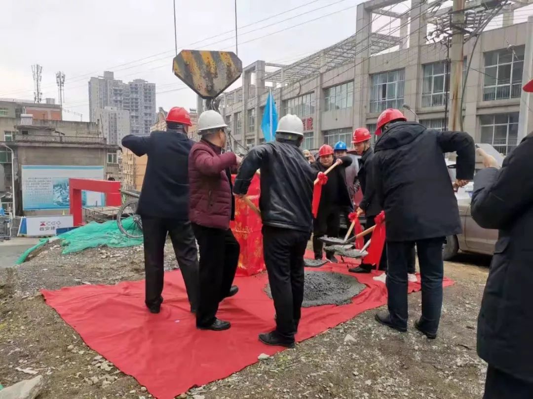 嵐皋縣縣城城東片區(qū)棚戶區(qū)改造工程封頂儀式 嵐皋縣縣城城東片區(qū)棚戶區(qū)改造工程封頂儀式