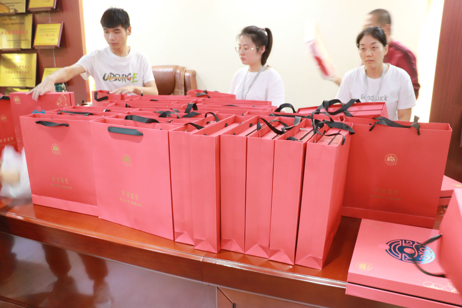 花好月圓，情暖中秋|億誠公司祝大家中秋節快樂！