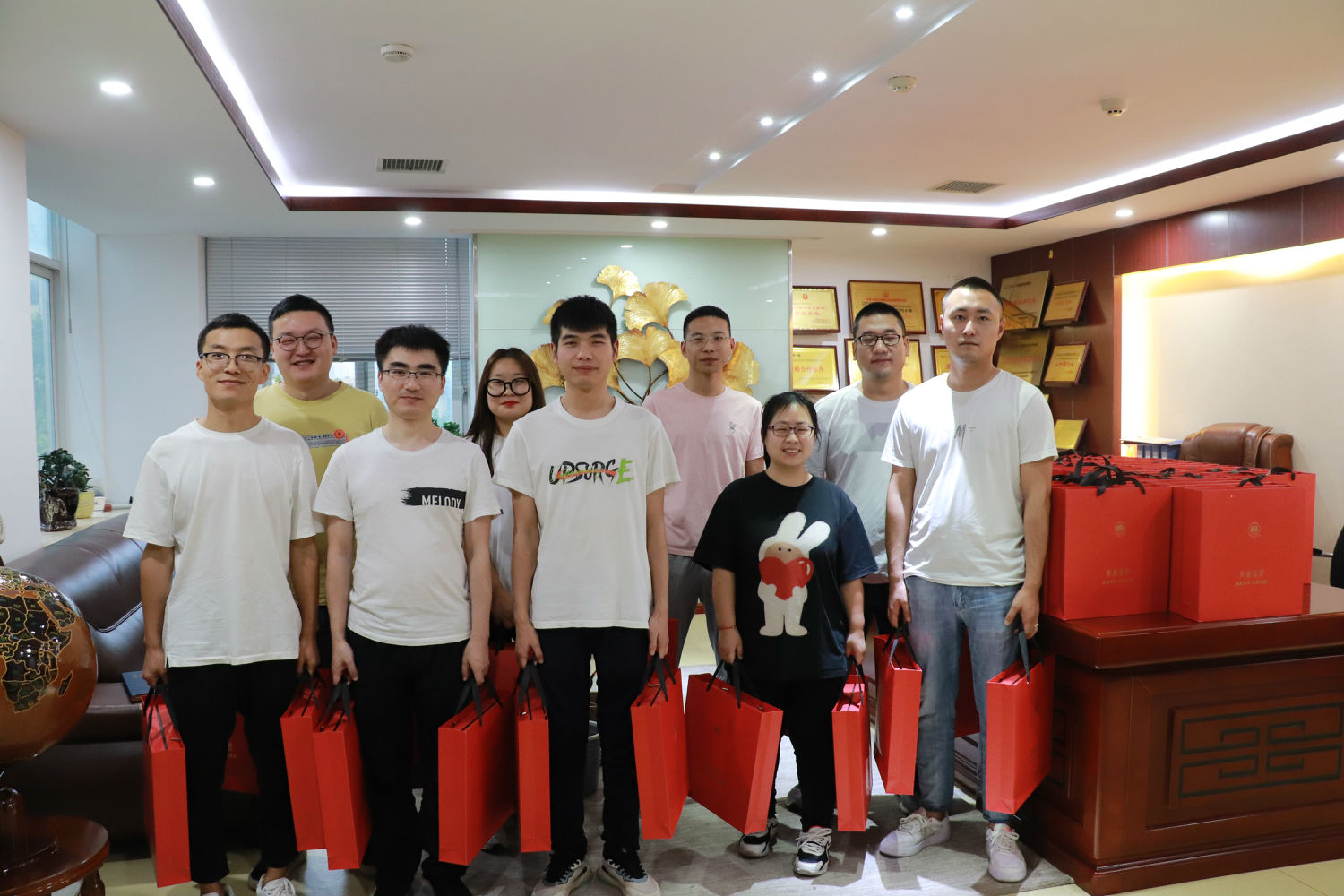 花好月圓，情暖中秋|億誠公司祝大家中秋節快樂！