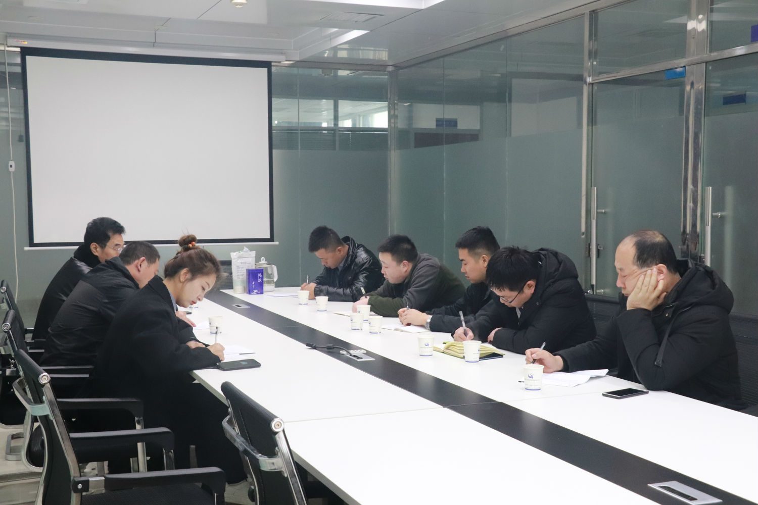  錨定目標，虎力全開|億誠公司召開2022年第一季度總監例會 