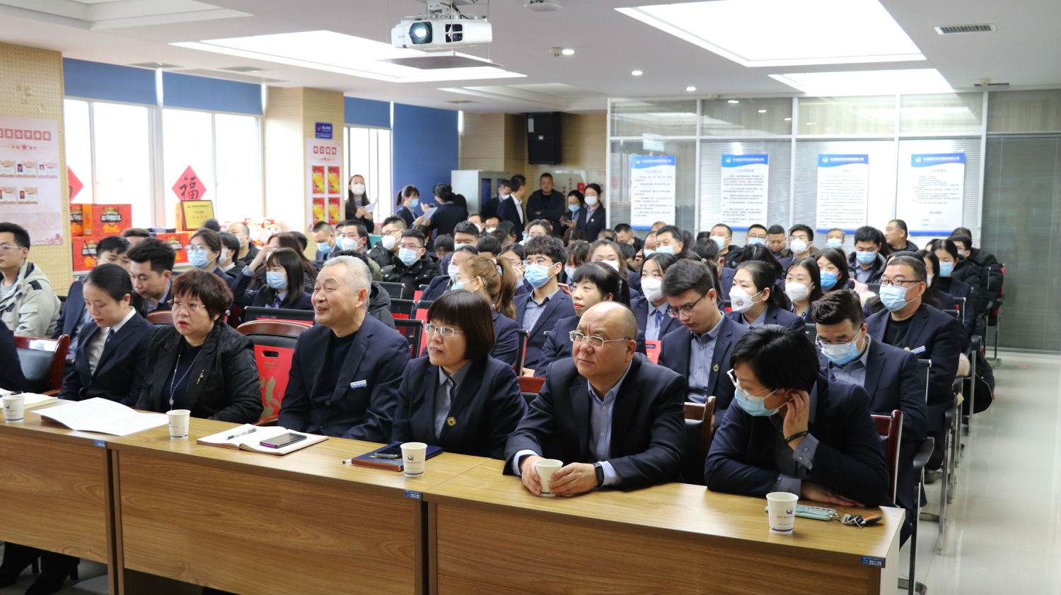 砥礪深耕,行穩(wěn)致遠|億誠管理2022年度年會暨2023年度目標責任簽訂會成功召開 砥礪深耕,行穩(wěn)致遠|億誠管理2022年度年會暨2023年度目標責任簽訂會成功召開