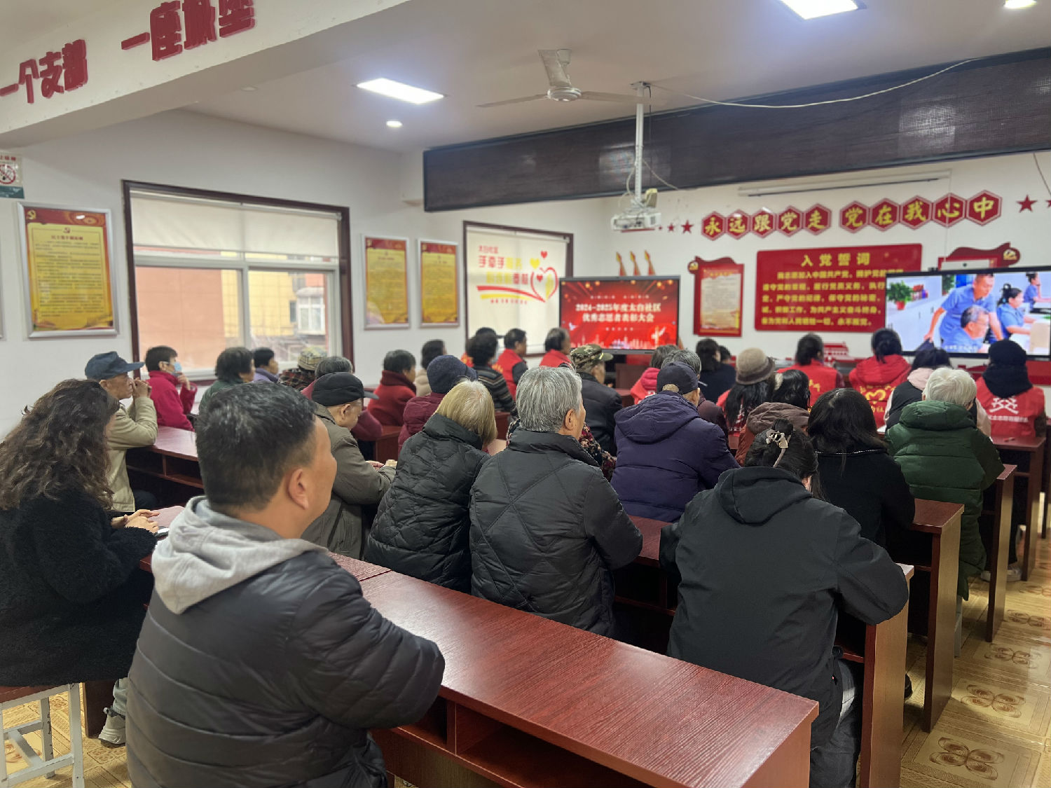 人大代表助力3?5表彰志愿，傳承雷鋒精神